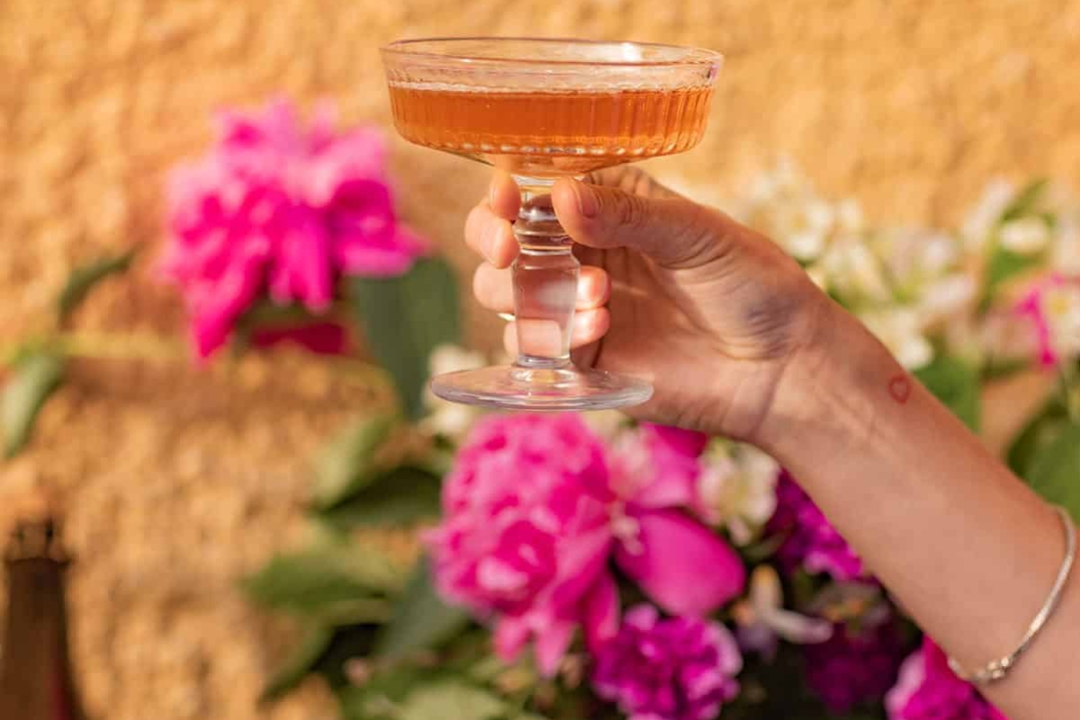 Chilled non-alcoholic sparkling tea ready to serve.