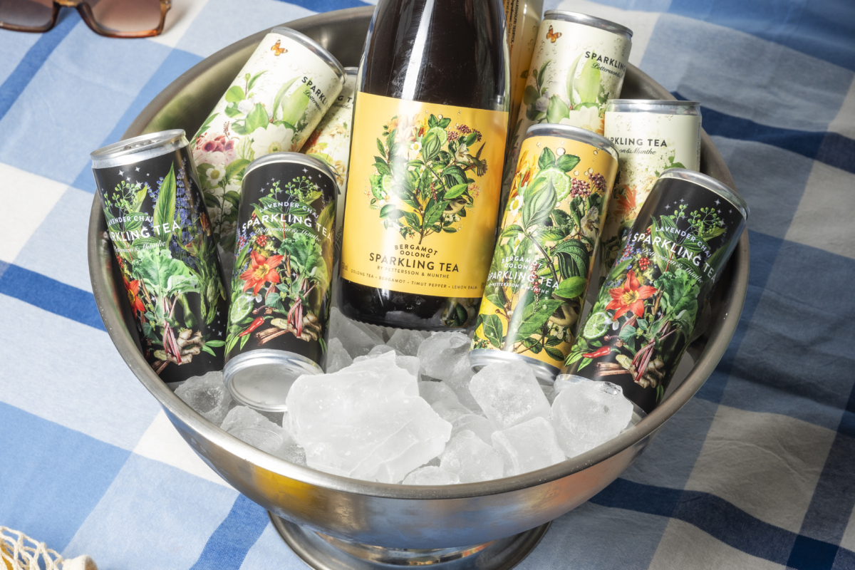 Pettersson & Munthe Sparkling Tea bottle and cans on ice
