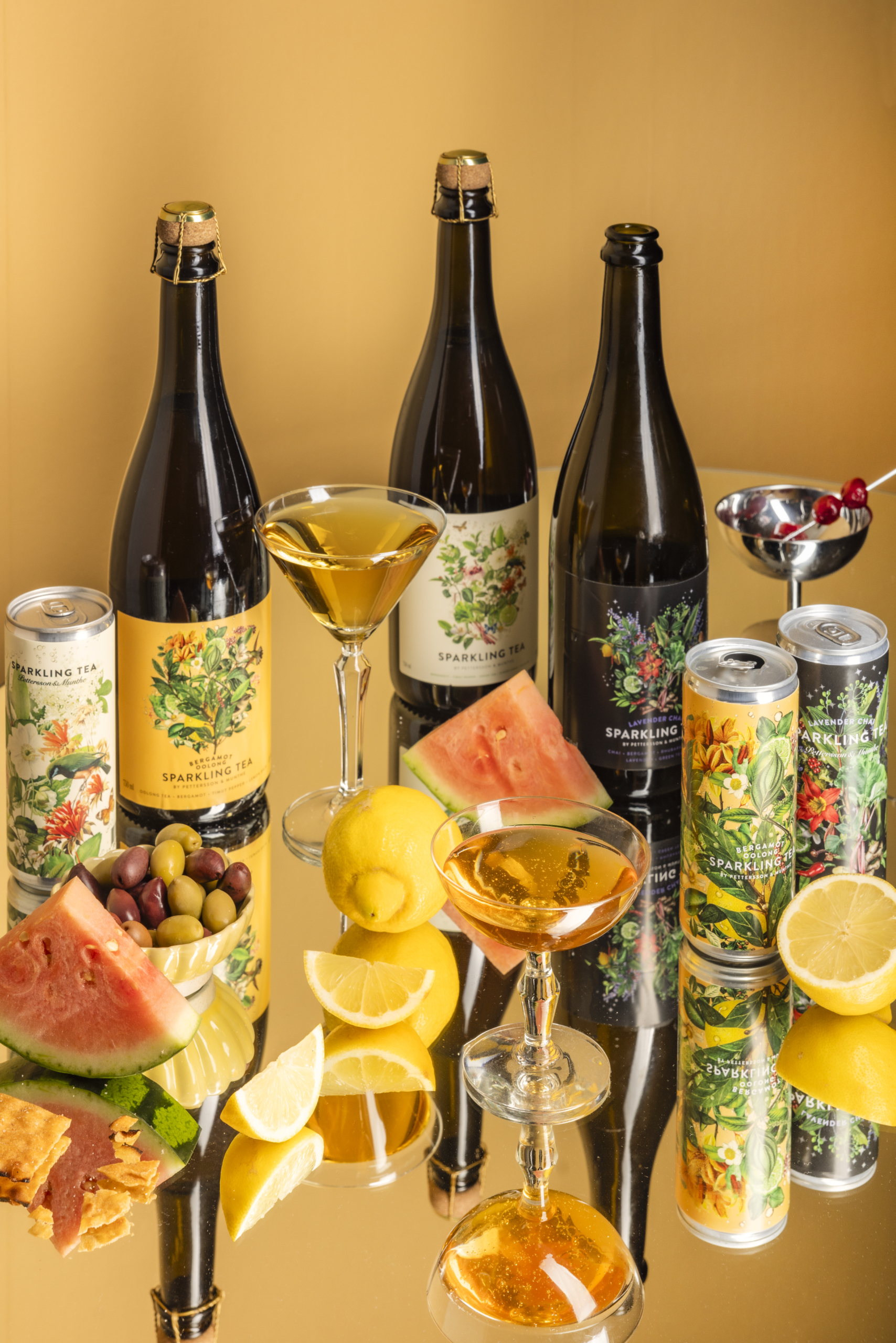 Pettersson & Munthe Sparkling Tea bottles and cans with citrus and fruit